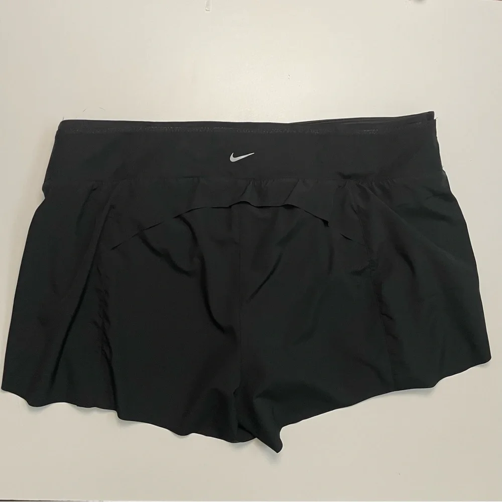 Nike Shorts Built In Biker 2-in-1 Swift Dri-FIT MR 3” Cellphone Pocket Black